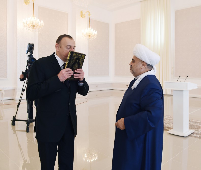 President Aliyev visits Imamzade religious complex in Ganja