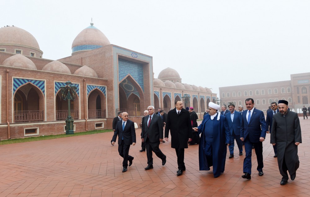 President Aliyev visits Imamzade religious complex in Ganja