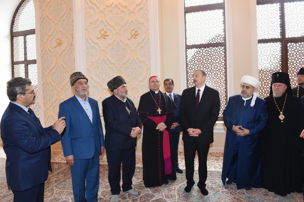 President Aliyev visits Imamzade religious complex in Ganja