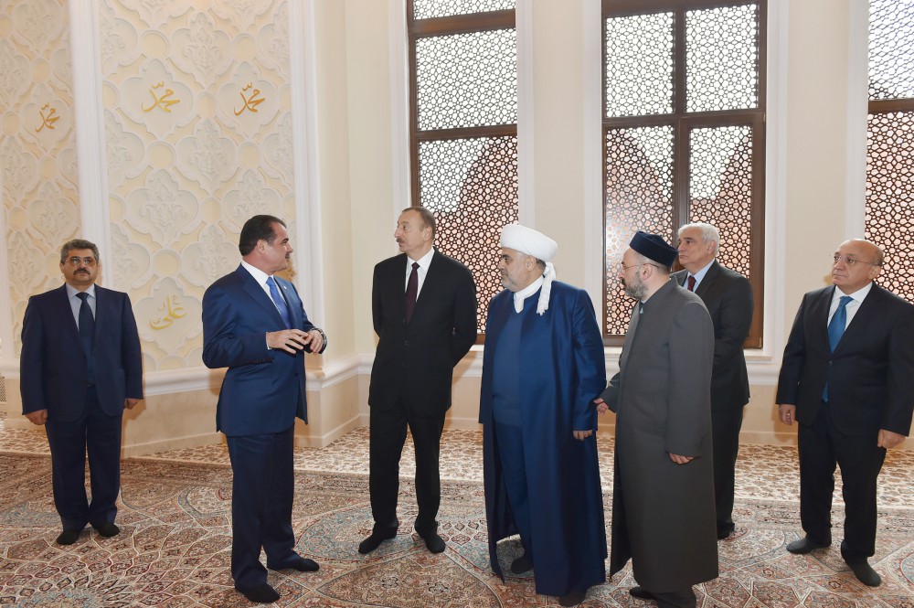 President Aliyev visits Imamzade religious complex in Ganja