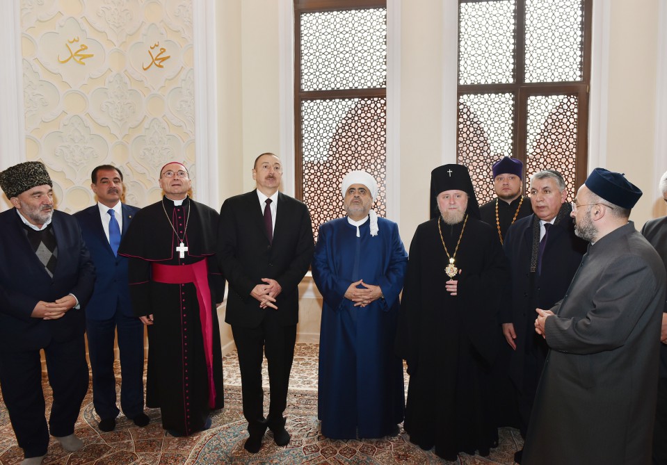 President Aliyev visits Imamzade religious complex in Ganja