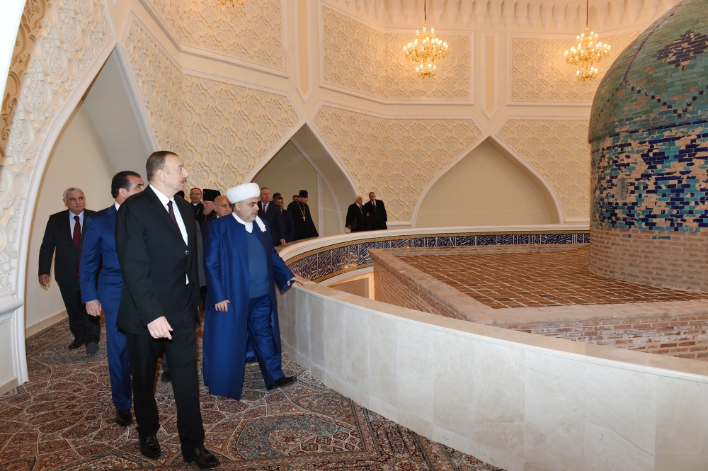 President Aliyev visits Imamzade religious complex in Ganja