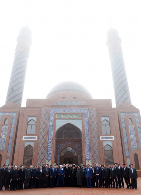 President Aliyev visits Imamzade religious complex in Ganja