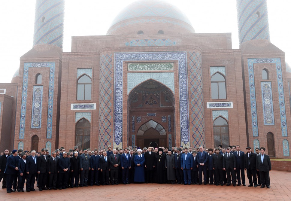 President Aliyev visits Imamzade religious complex in Ganja