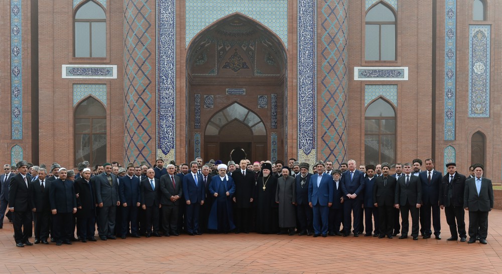 President Aliyev visits Imamzade religious complex in Ganja