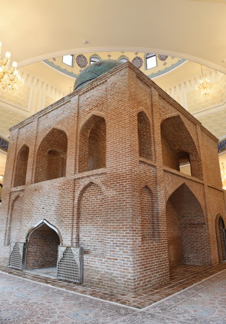 President Aliyev visits Imamzade religious complex in Ganja