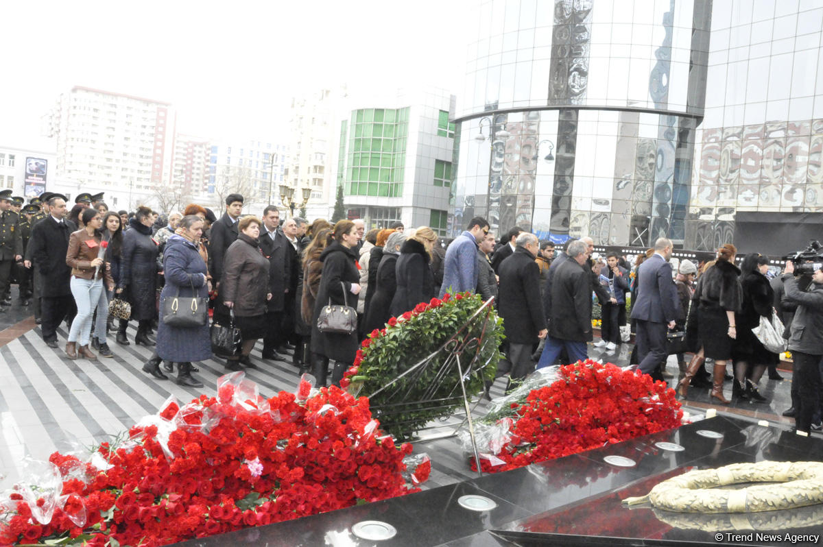 Общественность Азербайджана чтит  память жертв Ходжалинского геноцида  (ФОТО)