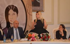 В США издан роман Севиндж Сафаровой: Сниму фильм и привезу в Азербайджан "Оскар" (ФОТО)