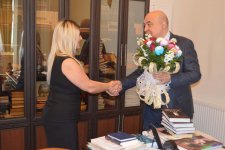 В США издан роман Севиндж Сафаровой: Сниму фильм и привезу в Азербайджан "Оскар" (ФОТО)