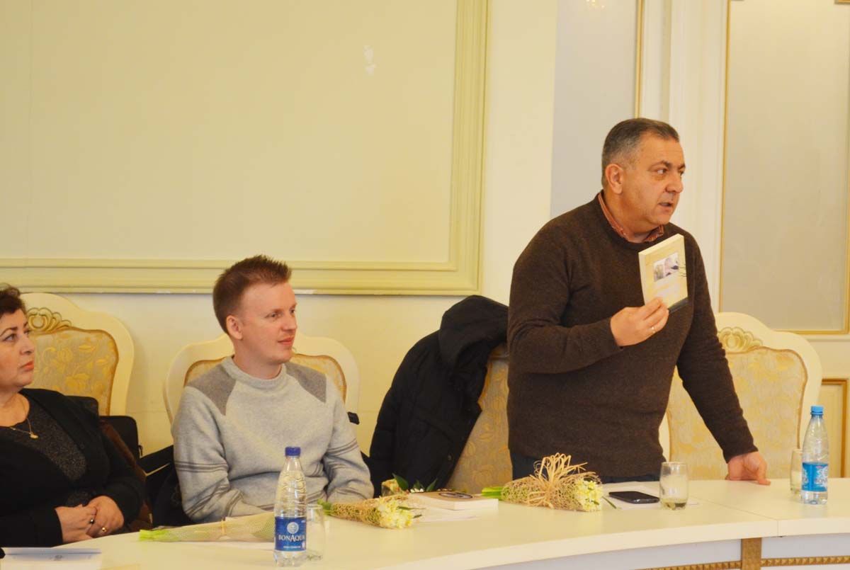 В Союзе писателей Азербайджана презентована книга Севиндж Сафаровой "Грех" (ФОТО)
