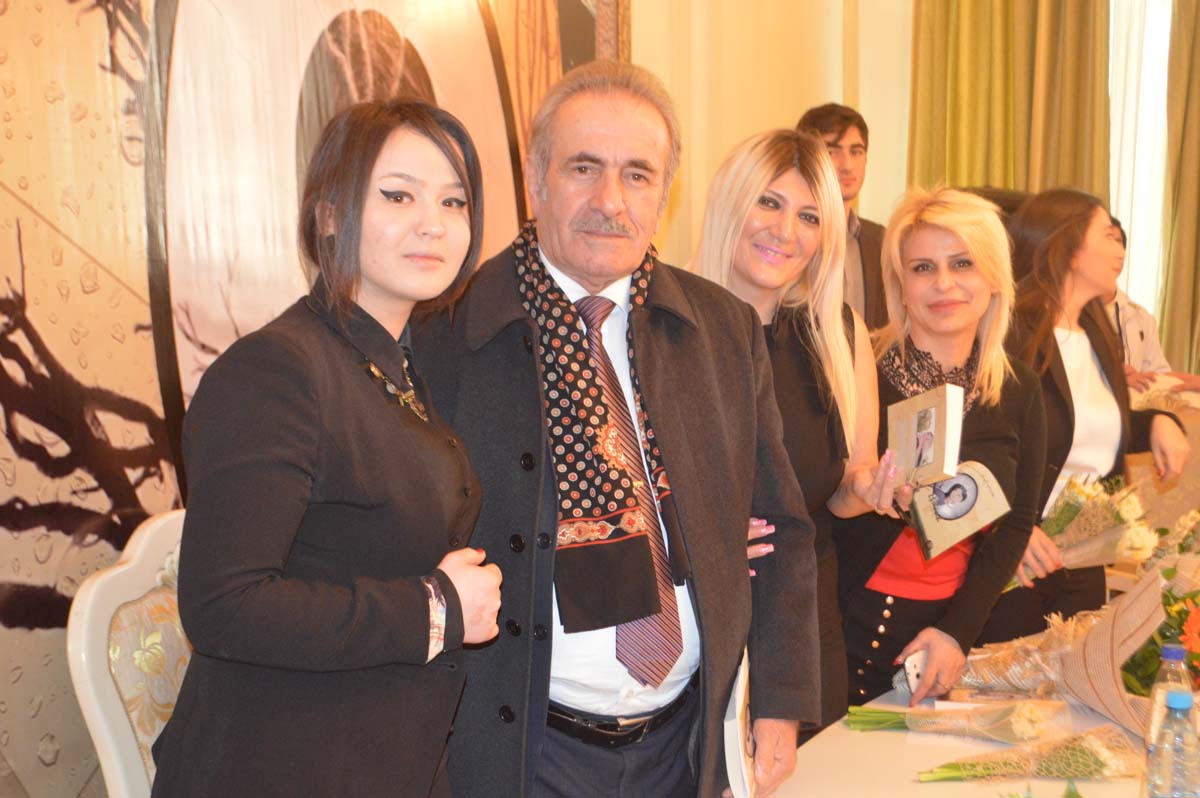 В Союзе писателей Азербайджана презентована книга Севиндж Сафаровой "Грех" (ФОТО)