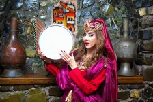Азербайджанская актриса красочно воплотила Новруз и 8 марта (ФОТО)