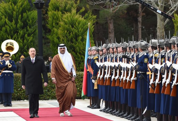 Baku holds official welcoming ceremony for Emir of State