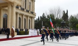 В Баку состоялась церемония официальной встречи эмира Катара