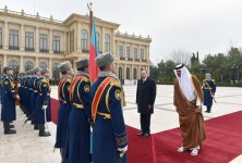 В Баку состоялась церемония официальной встречи эмира Катара