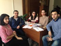 В Баку выяснили, что миром правят женщины (ФОТО)