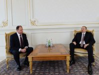 Президент Ильхам Алиев принял верительные грамоты нового посла Молдовы