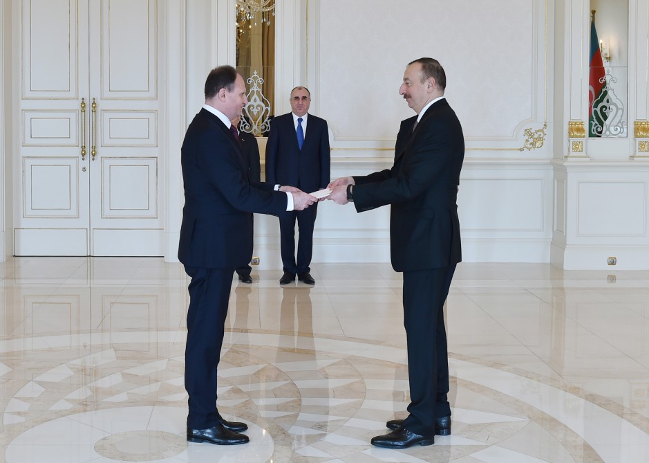 Президент Ильхам Алиев принял верительные грамоты нового посла Молдовы