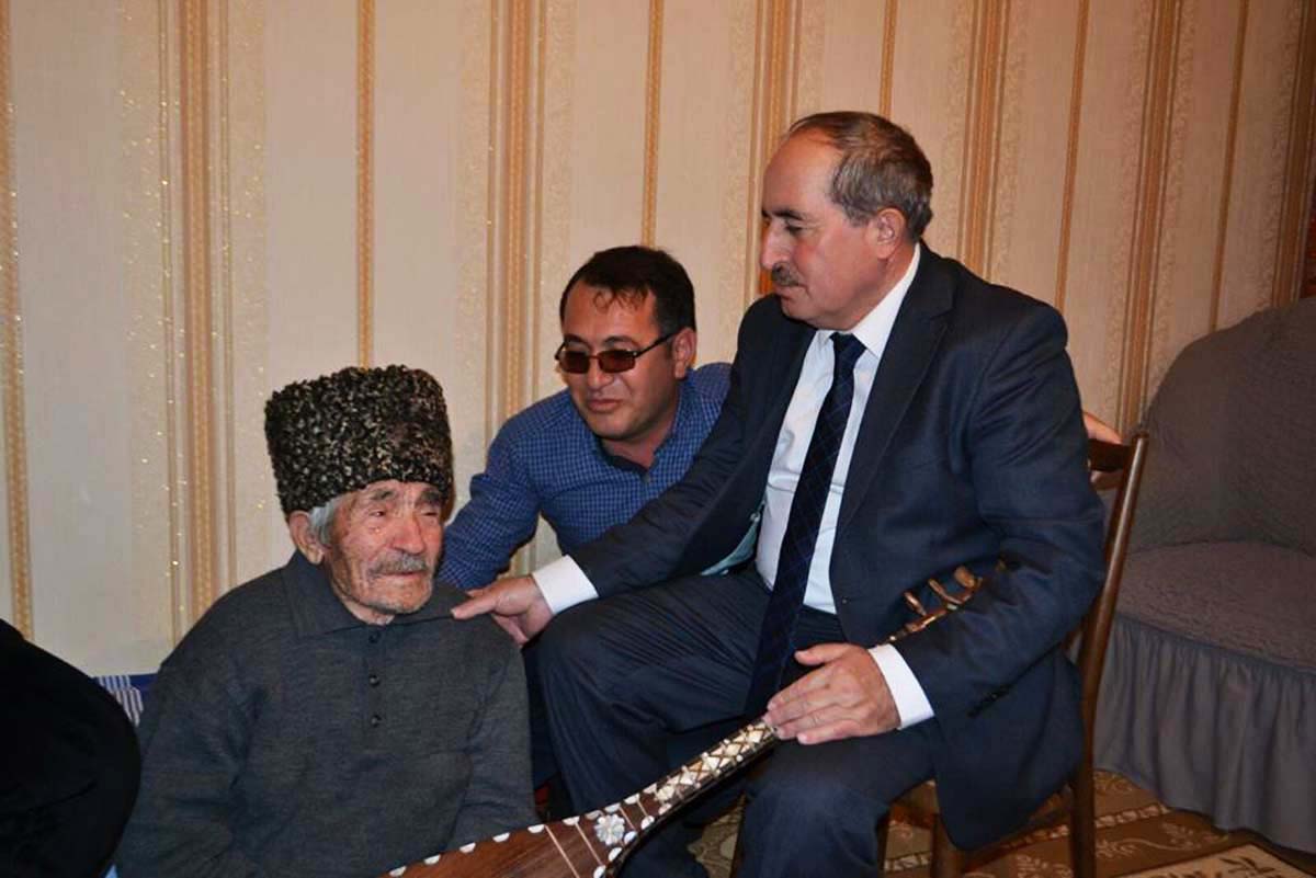 Старейший ашуг Азербайджана Ханмуса Мусаев принял гостей (ФОТО)