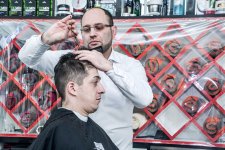 В Баку живет уникальный коллекционер старинных опасных бритв и ножниц (ФОТО)