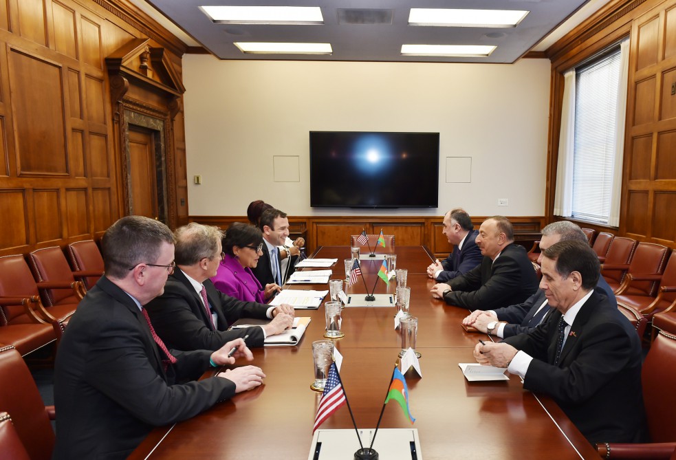 President Ilham Aliyev meets with US Secretary of Commerce Penny Pritzker (PHOTO)