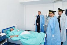 Президент Азербайджана навестил раненых военнослужащих, находящихся на лечении в Центральном военном госпитале минобороны (ФОТО)