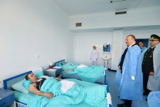 Президент Азербайджана навестил раненых военнослужащих, находящихся на лечении в Центральном военном госпитале минобороны (ФОТО)
