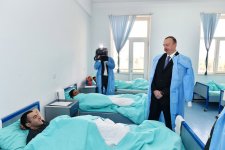 Президент Азербайджана навестил раненых военнослужащих, находящихся на лечении в Центральном военном госпитале минобороны (ФОТО)