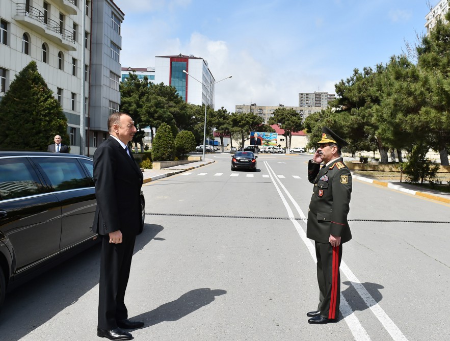 Президент Азербайджана навестил раненых военнослужащих, находящихся на лечении в Центральном военном госпитале минобороны (ФОТО)