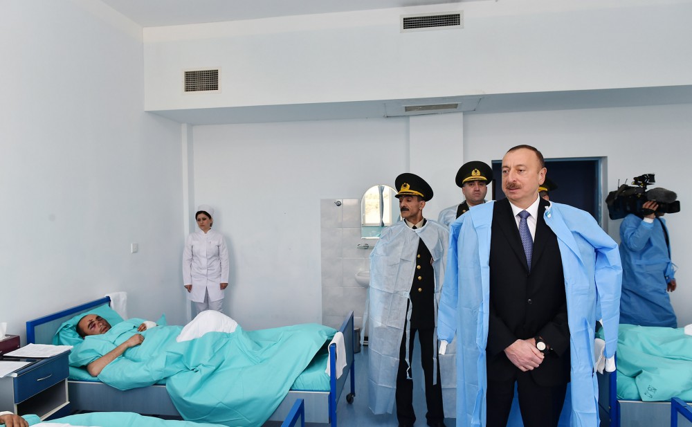 Президент Азербайджана навестил раненых военнослужащих, находящихся на лечении в Центральном военном госпитале минобороны (ФОТО)