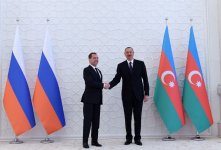 Состоялась встреча в узком составе Президента Азербайджана и премьер-министра России (ФОТО)