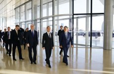 Председатель правительства России посетил Центр Гейдара Алиева (ФОТО)
