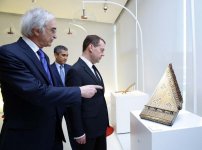 Председатель правительства России посетил Центр Гейдара Алиева (ФОТО)