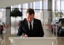 Председатель правительства России посетил Центр Гейдара Алиева (ФОТО)
