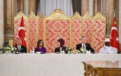 Президент Азербайджана и его супруга присутствовали на приеме в честь глав государств и правительств, принимающих участие в XIII Саммите ОИС (ФОТО)