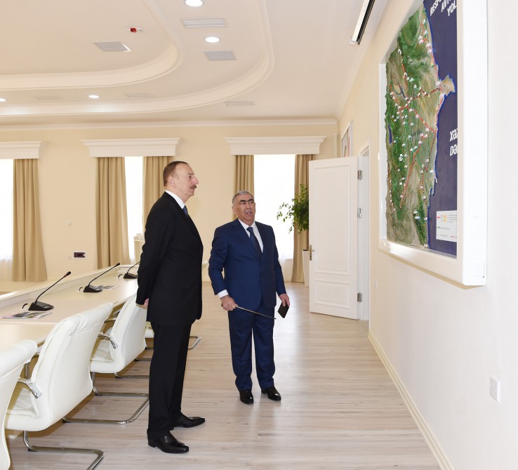 Президент Ильхам Алиев принял участие в открытии нового административного здания ОАО «Азеравтойол»