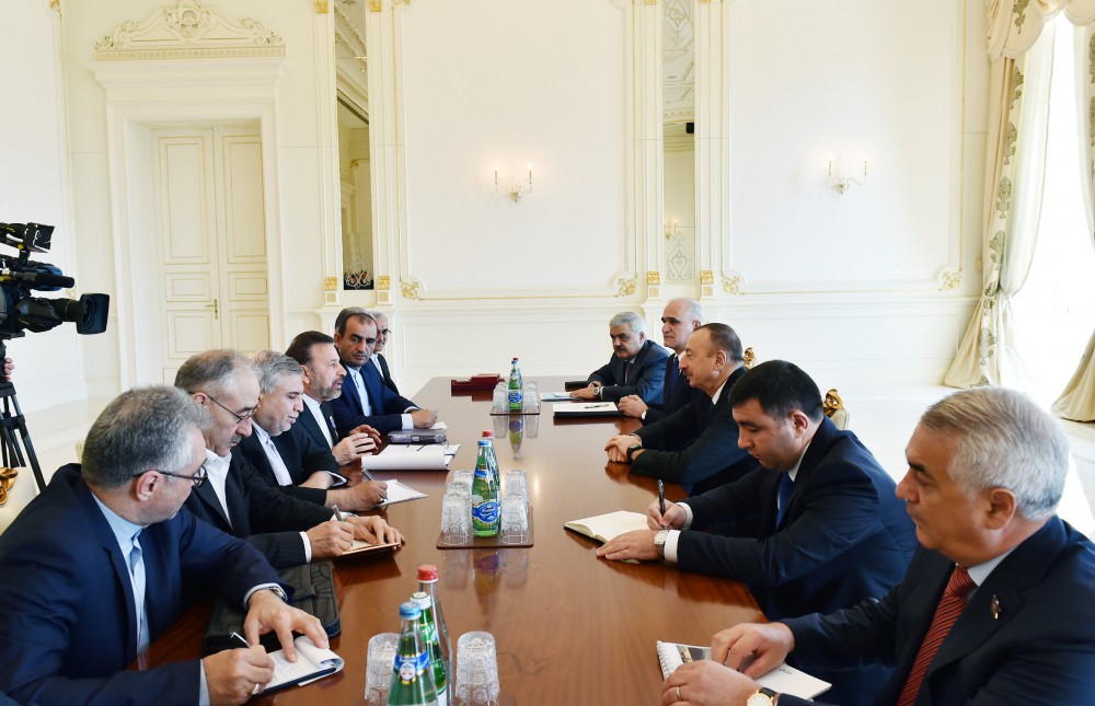 President Aliyev presents ‘Dostluq’ Order to Iranian minister Vaezi