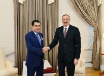 Президент Ильхам Алиев наградил верховного представителя Альянса цивилизаций ООН орденом «Достлуг»