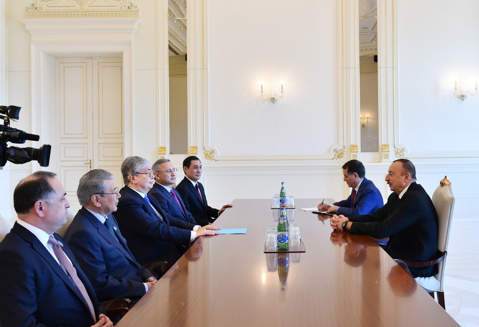Президент Азербайджана принял делегацию Сената парламента Казахстана (ФОТО)