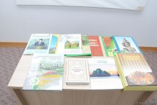 В Баку презентована книга великого туркменского поэта Махтумкули Фраги на азербайджанском языке (ФОТО)