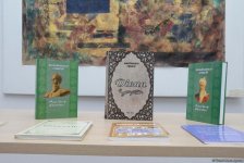 В Баку презентована книга великого туркменского поэта Махтумкули Фраги на азербайджанском языке (ФОТО)