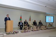 В Баку презентована книга великого туркменского поэта Махтумкули Фраги на азербайджанском языке (ФОТО)