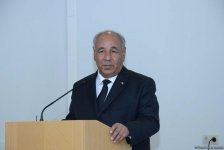 В Баку презентована книга великого туркменского поэта Махтумкули Фраги на азербайджанском языке (ФОТО)