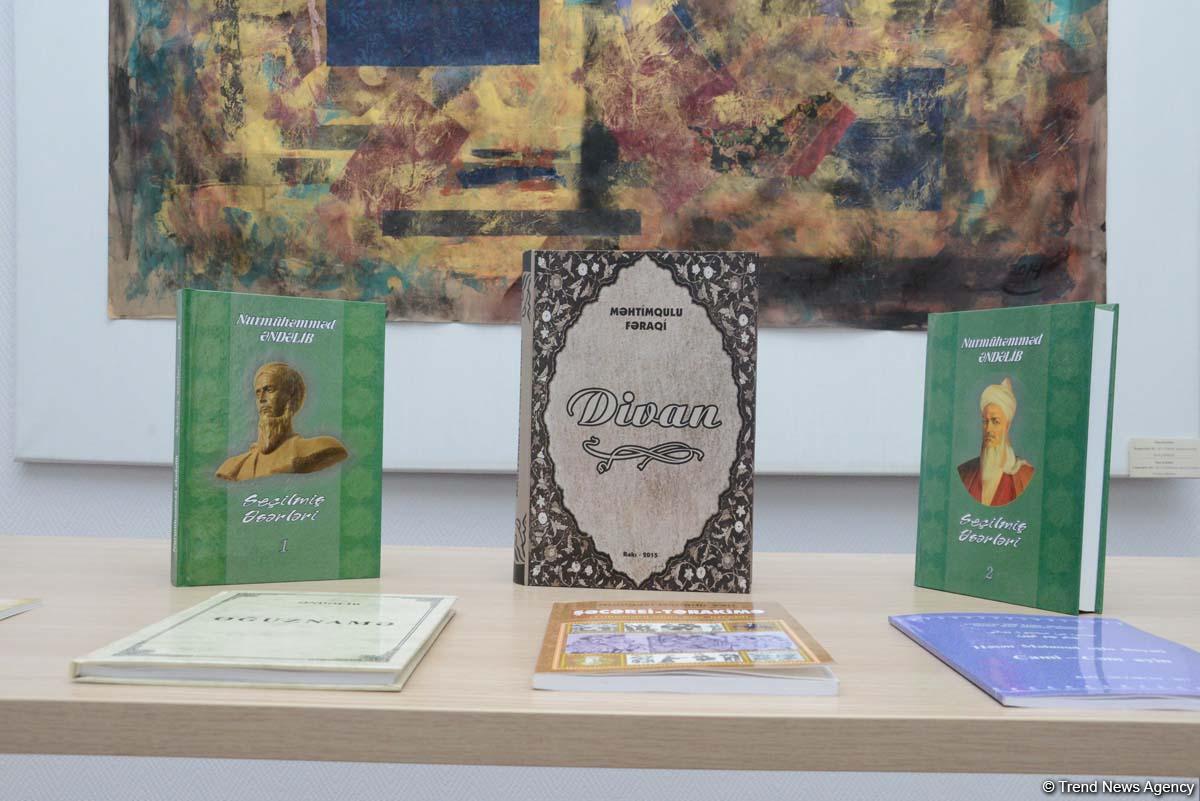 В Баку презентована книга великого туркменского поэта Махтумкули Фраги на азербайджанском языке (ФОТО)