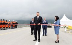 Ильхам Алиев принял участие в открытии участка дороги Баку-Шамахы-Евлах (ФОТО)