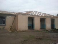 В Агдаме восстанавливают разрушенное армянским обстрелом здание школы (ФОТО)