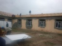 В Агдаме восстанавливают разрушенное армянским обстрелом здание школы (ФОТО)