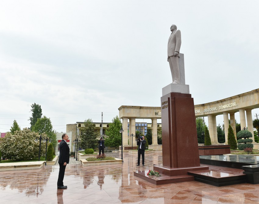 Президент Ильхам Алиев прибыл в Агсуинский район (ФОТО)
