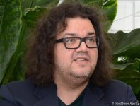 Для нас большая честь исполнить произведение "Аразбары" Узеира Гаджибейли - скрипач-виртуоз Йожеф Лендвай