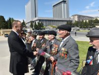 Президент Азербайджана и его супруга приняли участие в торжественной церемонии по случаю 71-й годовщины Победы над фашизмом (ФОТО)